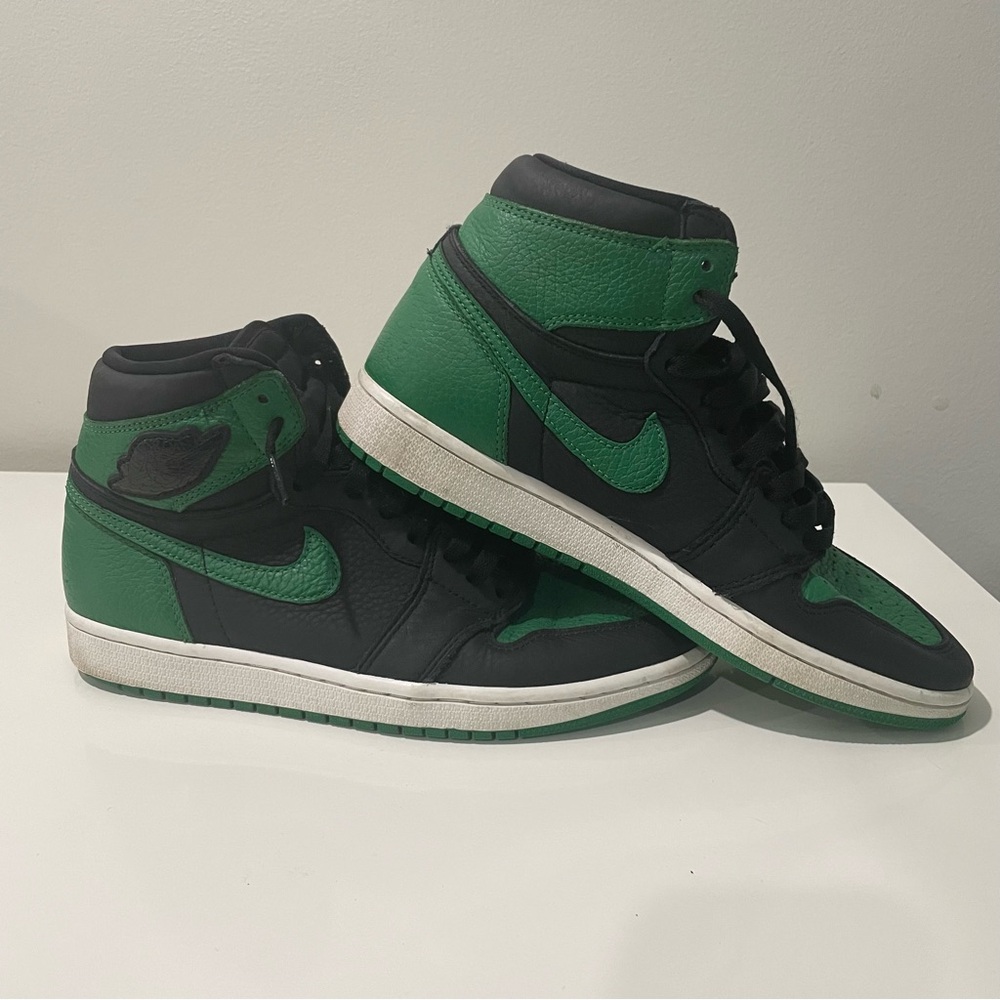 2020
Air Jordan 1 Retro High OG 'Pine Green 2.0'